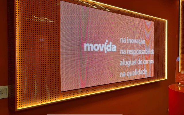 Movida JK - Painel Informativo Retroiluminado