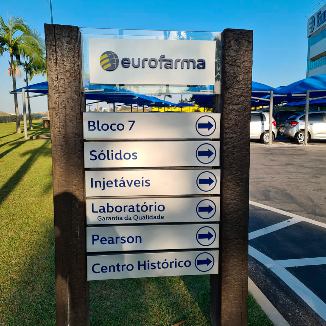 Totem Eurofarma